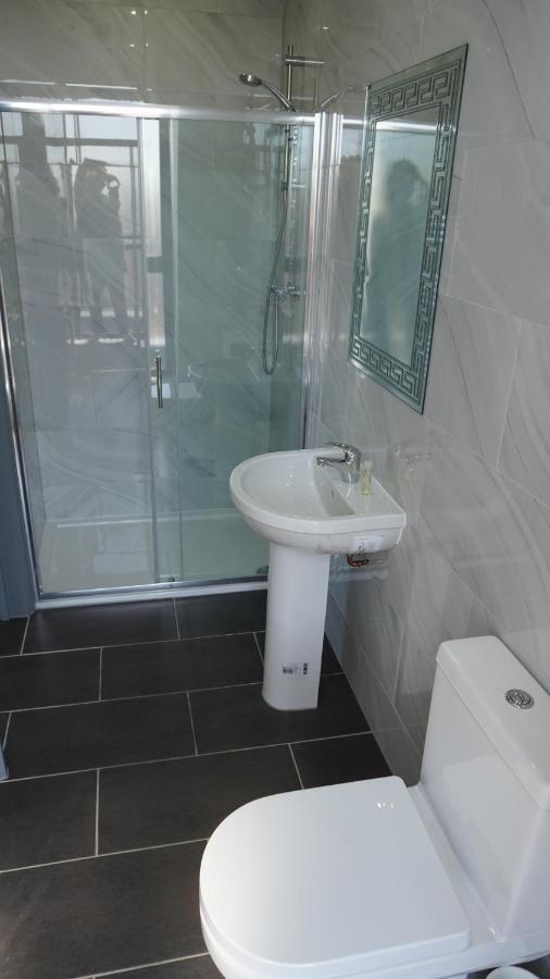 Roshni Hotel Southall Kültér fotó
